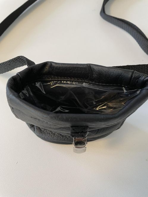 Hovedbilde Godbitveske i skinn - rund design med praktisk ...