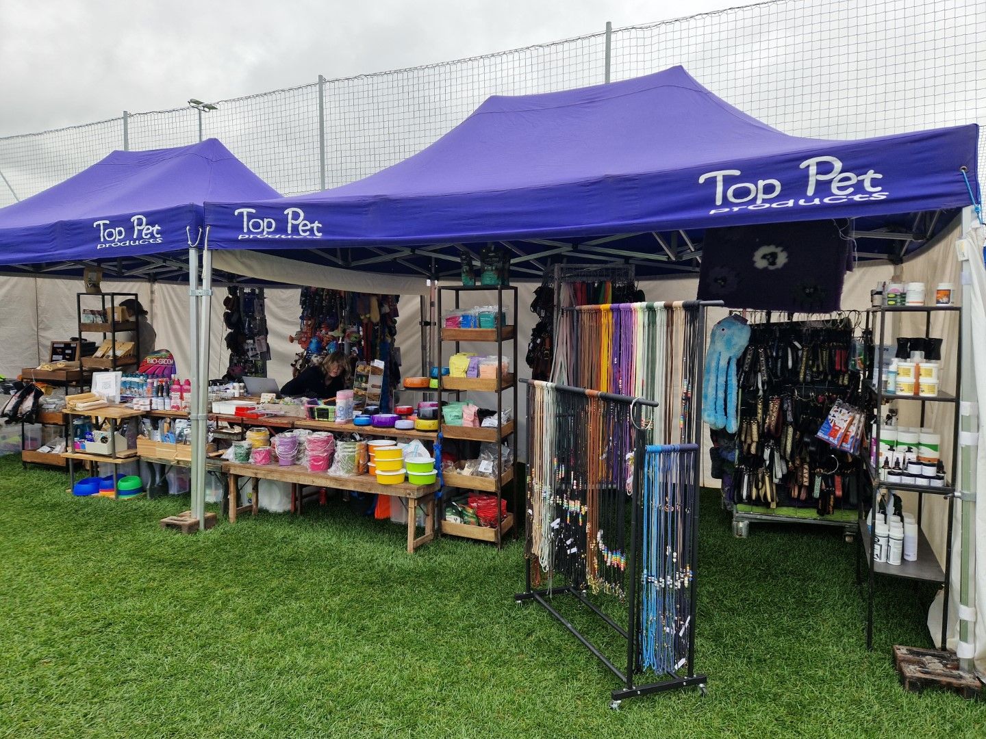 Top Pet Products stand